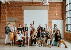 photo of large band with many members